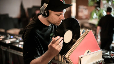 Lo-Fi: история, философия и почему мы влюблены в «несовершенный» звук