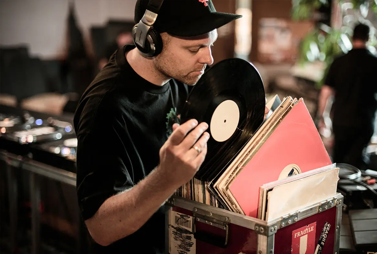 Lo-Fi: історія, філософія та чому ми закохані у «недосконалий» звук