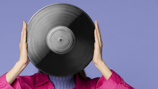 Що подарувати любителю вінілу, окрім… вінілу?