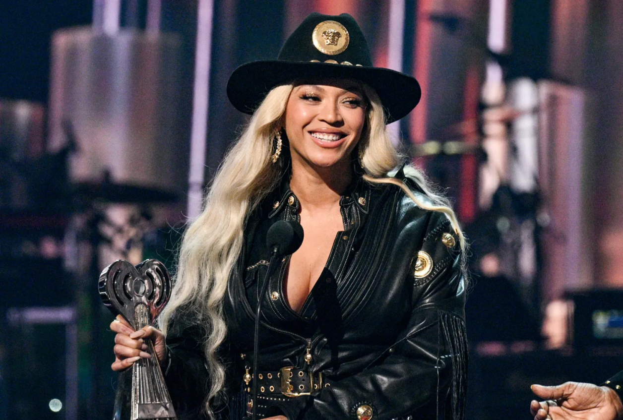 Лучшие пластинки 2025 года: главные альбомы, которые стоит добавить в коллекцию