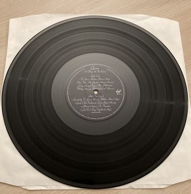 Queen - A Day At The Races - фото 8