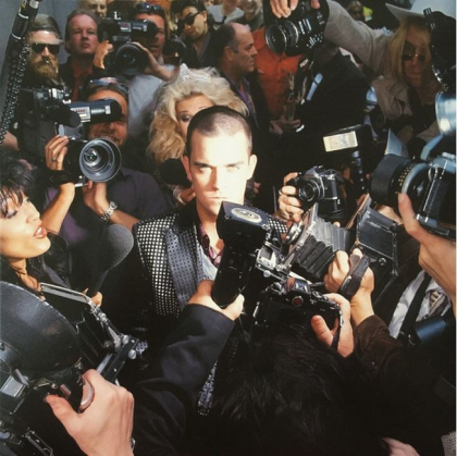 Robbie Williams &ndash; Life Thru A Lens - фото 1